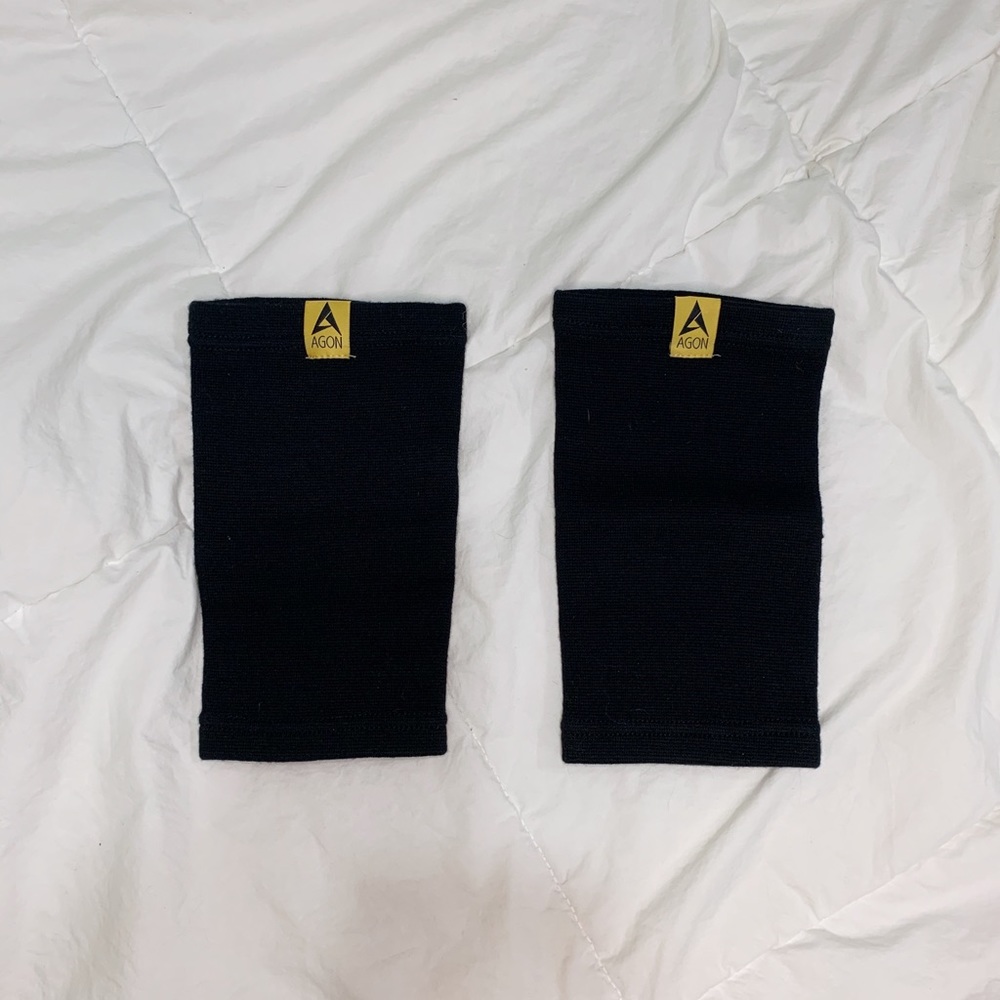 AGON thigh compression sleeves